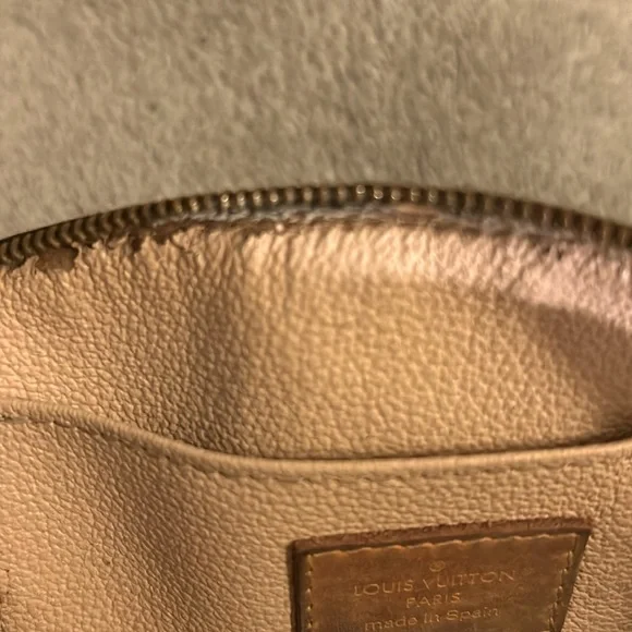 Louis Vuitton Cosmetic Case - Picture 8 of 9